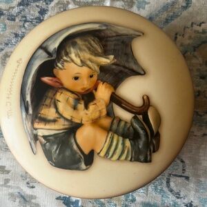 Hummel Figurine with Umbrella - Cream and Black